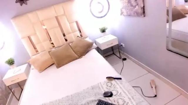 Image 3 of kendaall_fox Stream on Chaturbate on 15 months ago