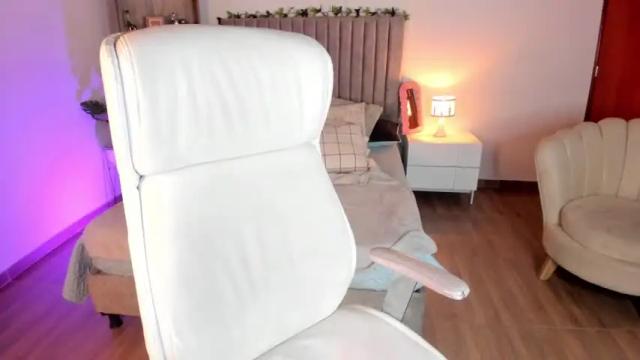 Image 4 of kendall_piercee Stream on Chaturbate on 15 months ago
