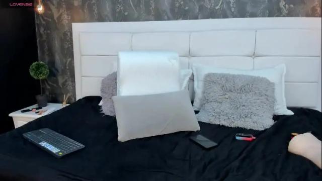 Image 7 of kendraleroy Stream on Chaturbate on 2 days ago
