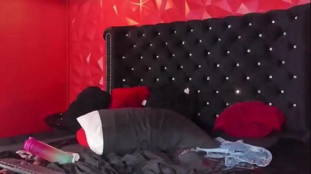 Image 2 of kendralholson Stream on Chaturbate on 1 month ago