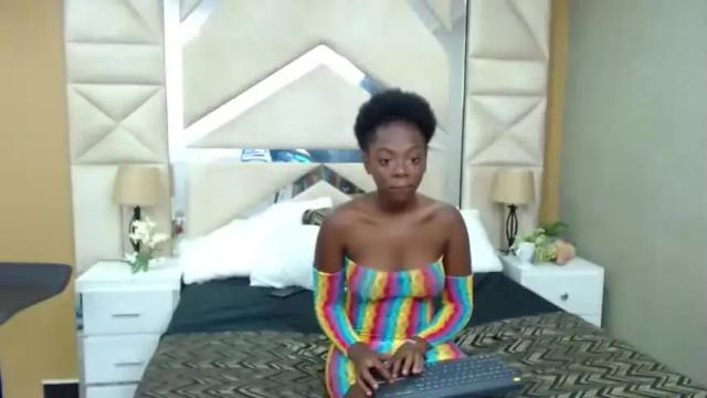 Image 2 of kendralois Stream on Chaturbate on 26 months ago