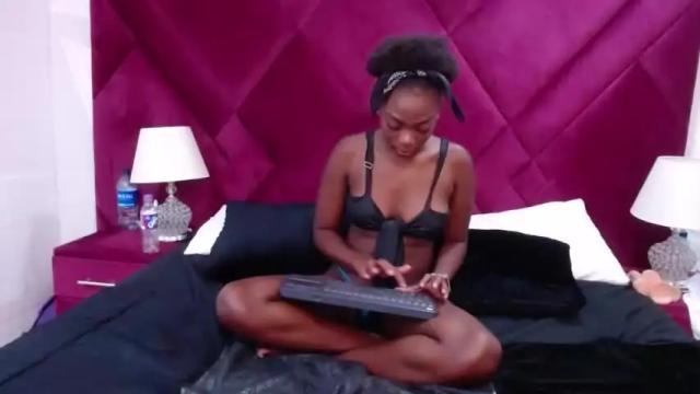 Image 2 of kendralois Stream on Chaturbate on 26 months ago