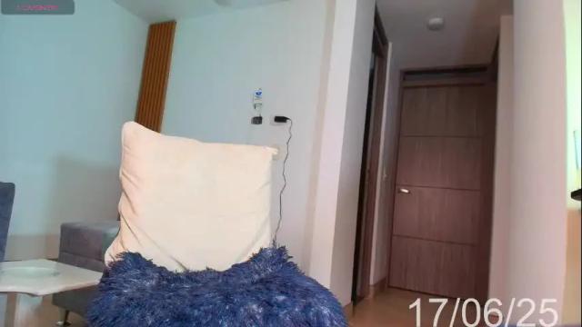 Image 2 of kenia_fox1 Stream on Chaturbate on 1 month ago