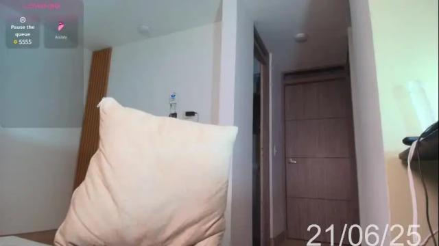 Image 2 of kenia_fox1 Stream on Chaturbate on 1 month ago
