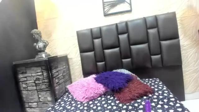 Image 2 of kenniabigg Stream on Chaturbate on 17 months ago