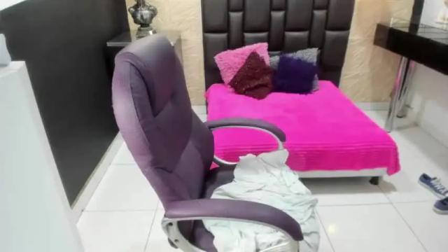 Image 3 of kenniabigg Stream on Chaturbate on 16 months ago