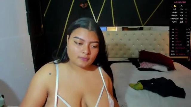 Image 2 of kenniabigg Stream on Chaturbate on 16 months ago