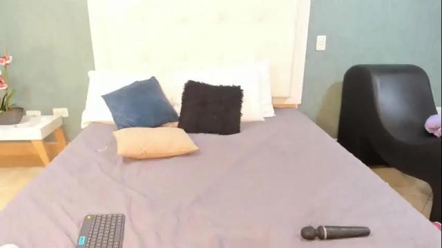Image 2 of kentha_mitchells Stream on Chaturbate on 13 days ago