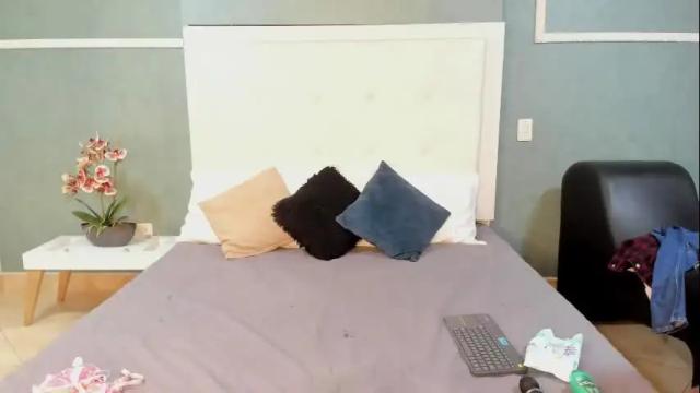 Image 2 of kentha_mitchells Stream on Chaturbate on 9 days ago