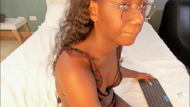 Image 12 of kentha_mitchells Stream on Chaturbate on 22 hours ago