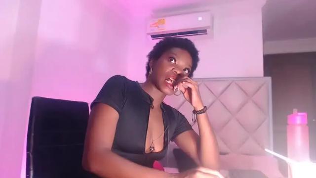 Image 2 of kenya_agux Stream on Chaturbate on 13 months ago