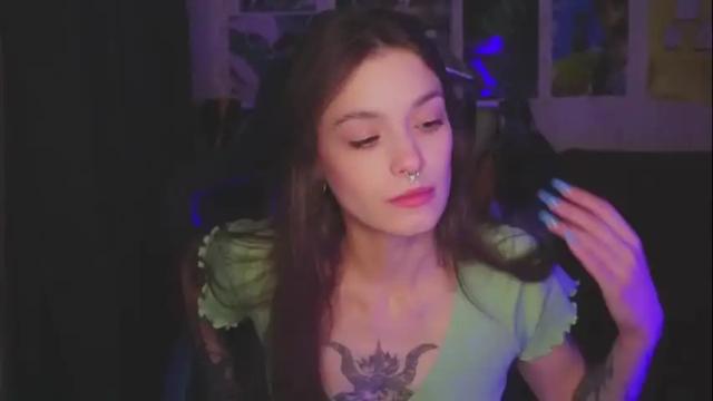 Thumbnail 1, kerrie_crystal's Stream at Chaturbate, 21 months ago