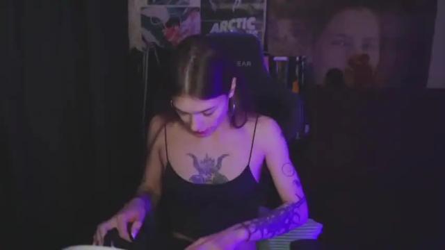 Image 2 of kerrie_crystal Stream on Chaturbate on 14 months ago