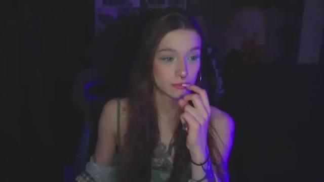 Image 4 of kerrie_crystal Stream on Chaturbate on 14 months ago