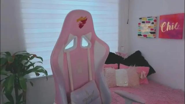 Image 3 of keyla_roberts_ Stream on Chaturbate on 1 month ago