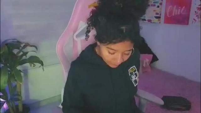 Image 2 of keyla_roberts_ Stream on Chaturbate on 1 month ago