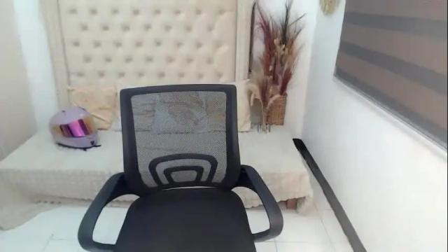 Image 10 of khalifa_foxxx Stream on Chaturbate on 3 months ago