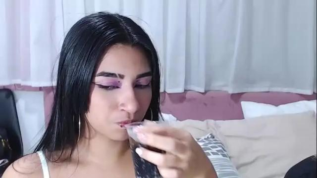 Image 4 of khendra_owen Stream on Chaturbate on 2 months ago