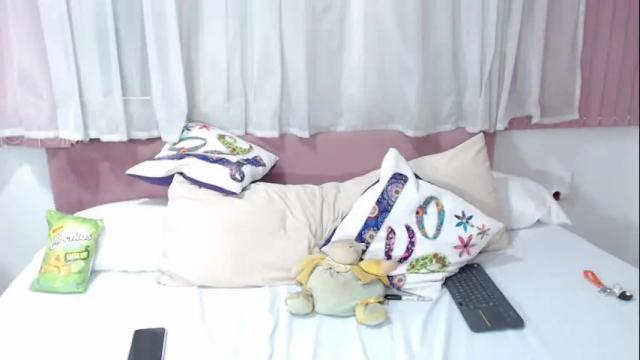 Image 2 of khendra_owen Stream on Chaturbate on 1 month ago