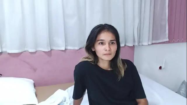 Image 3 of khendra_owen Stream on Chaturbate on 1 month ago