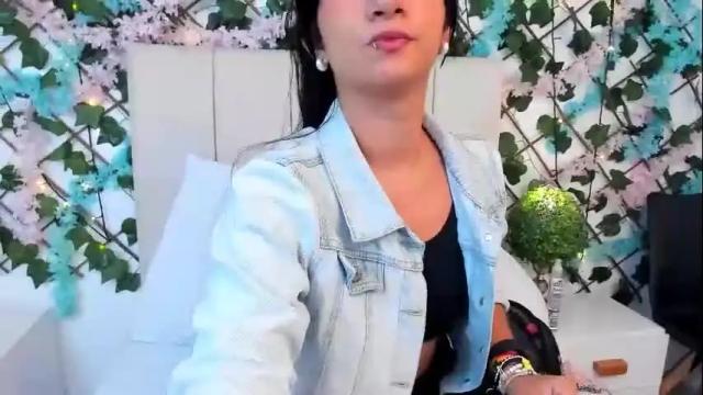 Image 3 of khendra_owen Stream on Chaturbate on 1 month ago
