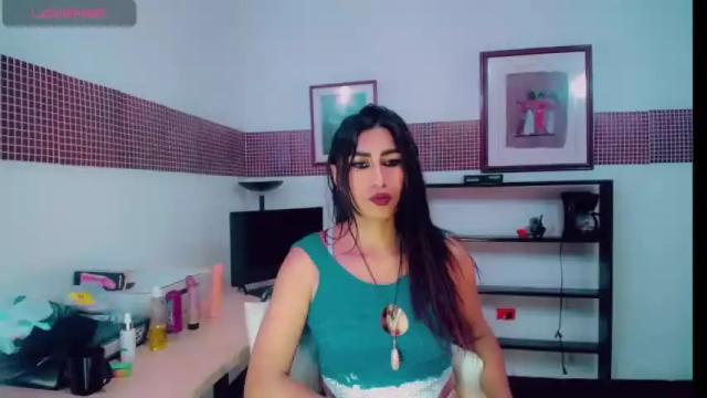 Image 3 of khiara_moretti Stream on Chaturbate on 18 months ago