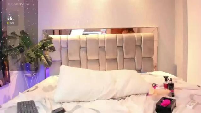 Image 3 of khloesantana Stream on Chaturbate on 16 months ago