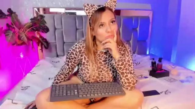 Image 10 of khloesantana Stream on Chaturbate on 15 months ago