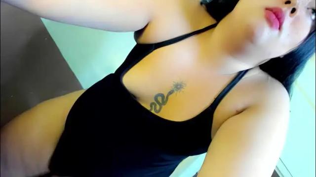 Image 2 of kiacum4u Stream on Chaturbate on 4 months ago