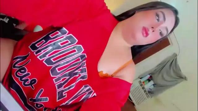 Image 3 of kiacum4u Stream on Chaturbate on 2 months ago