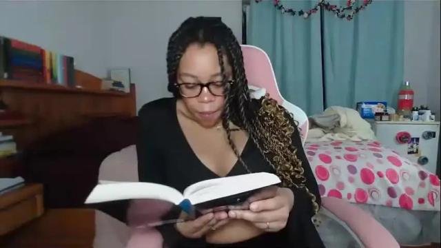 Image 3 of kialeone Stream on Chaturbate on 18 months ago