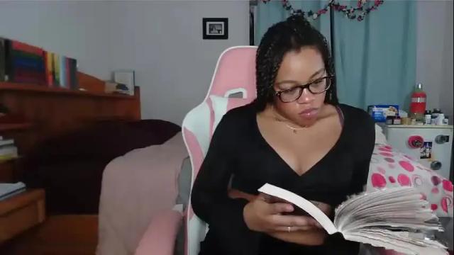 Image 7 of kialeone Stream on Chaturbate on 18 months ago