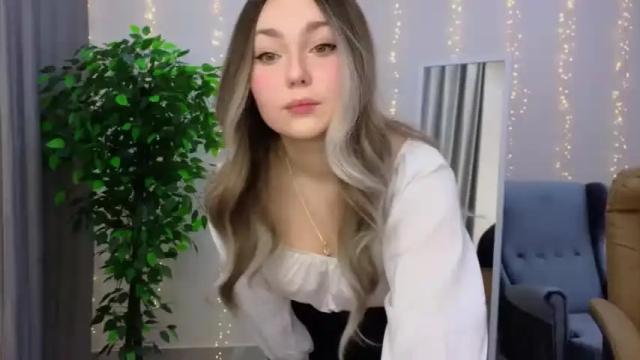 Image 12 of kiana_blush Stream on Chaturbate on 21 months ago