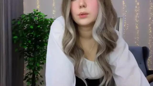 Image 4 of kiana_blush Stream on Chaturbate on 21 months ago