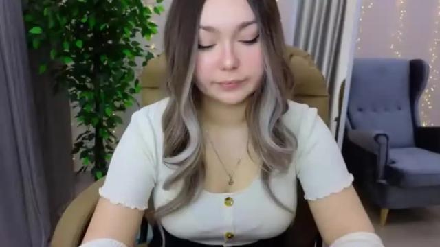 Image 10 of kiana_blush Stream on Chaturbate on 21 months ago