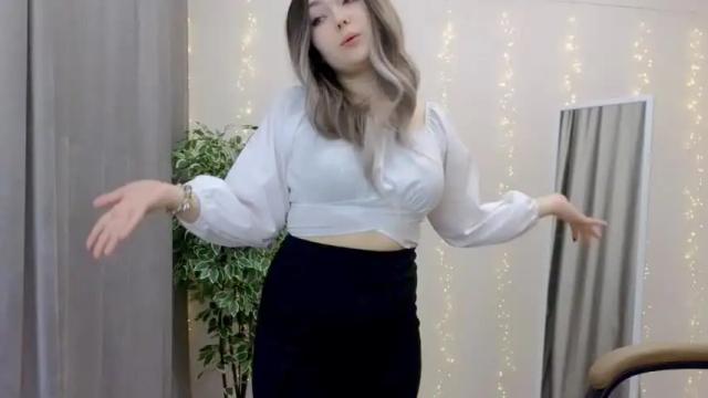 Image 10 of kiana_blush Stream on Chaturbate on 20 months ago