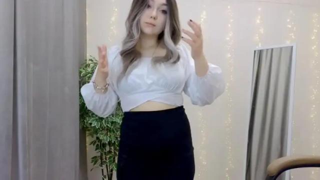 Image 4 of kiana_blush Stream on Chaturbate on 20 months ago