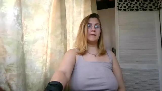 Image 2 of kianna_dior_ Stream on Chaturbate on 1 month ago