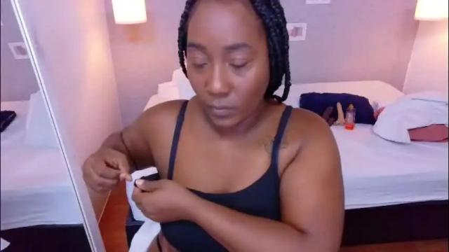 Image 3 of kiara_evanss Stream on Chaturbate on 1 month ago