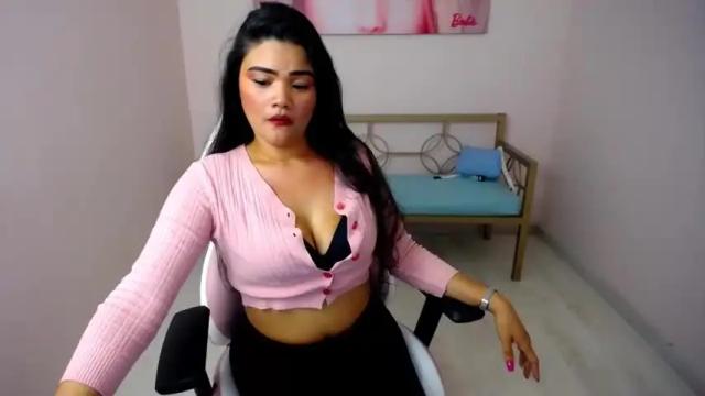 Image 12 of kiara_torress Stream on Chaturbate on 21 months ago