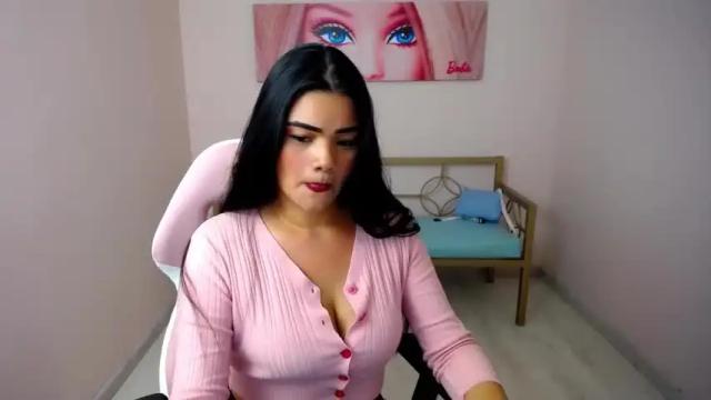 Image 2 of kiara_torress Stream on Chaturbate on 21 months ago