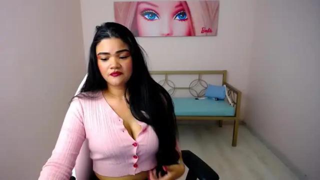 Image 3 of kiara_torress Stream on Chaturbate on 21 months ago