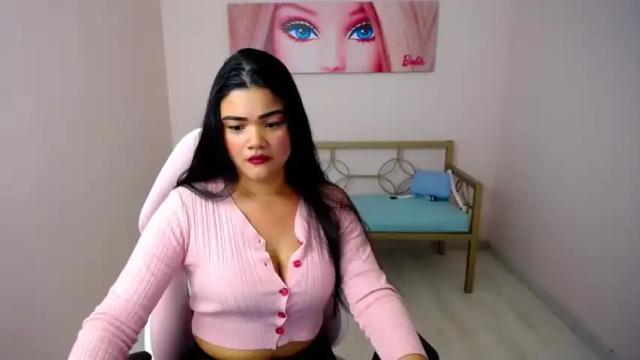 Image 4 of kiara_torress Stream on Chaturbate on 21 months ago