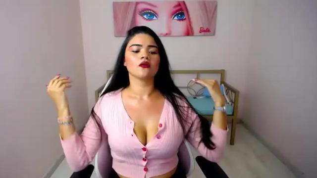 Image 7 of kiara_torress Stream on Chaturbate on 21 months ago