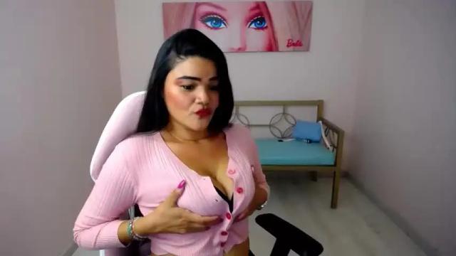 Image 8 of kiara_torress Stream on Chaturbate on 21 months ago