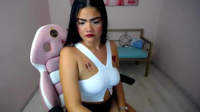 Image 3 of kiara_torress Stream on Chaturbate on 21 months ago