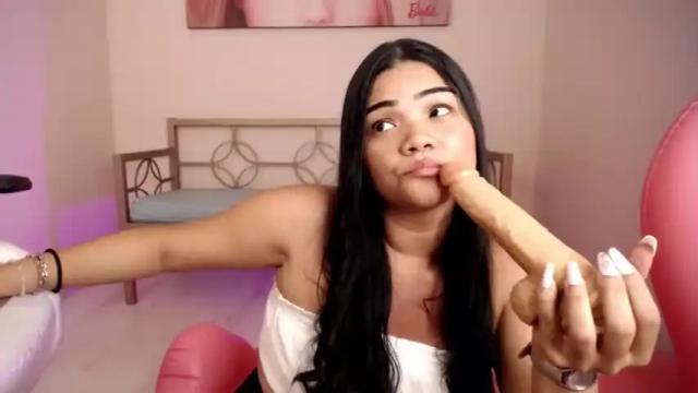 Image 12 of kiara_torress Stream on Chaturbate on 21 months ago