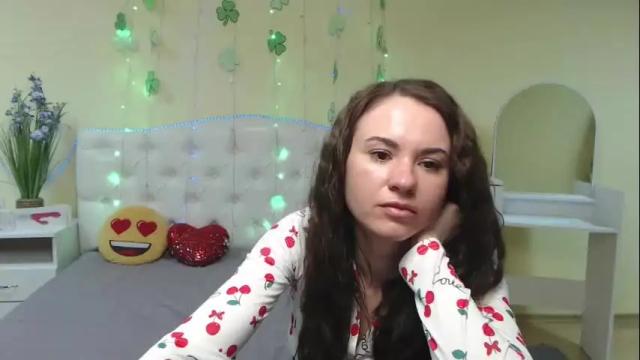 Image 2 of kiaracriegs Stream on Chaturbate on 1 month ago