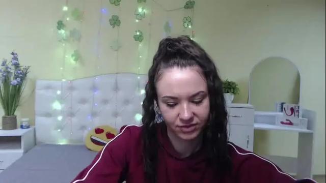 Image 8 of kiaracriegs Stream on Chaturbate on 25 days ago