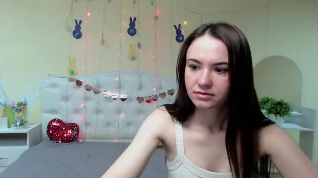 Image 3 of kiaracriegs Stream on Chaturbate on 9 days ago